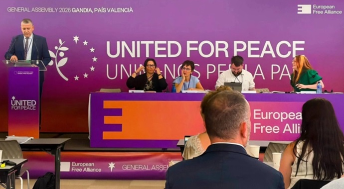 Стерјовски: Усвојувањето на нашата резолуција од ЕФА е голем историски ден за Македонците во Албанија