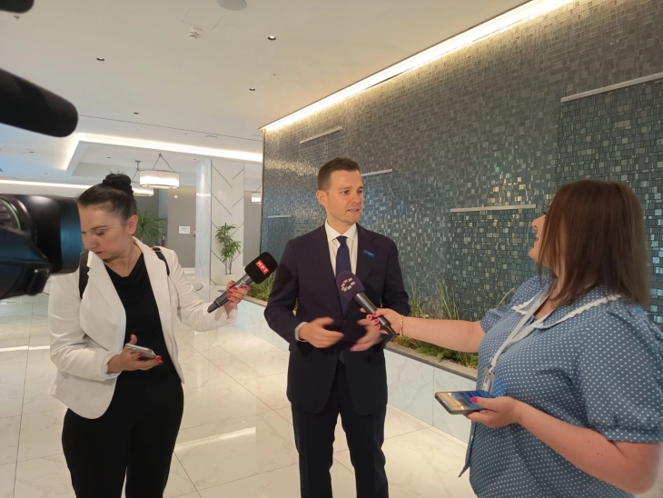 Муцунски: Никој нема корист од блокадата, губат и Македонија и Бугарија